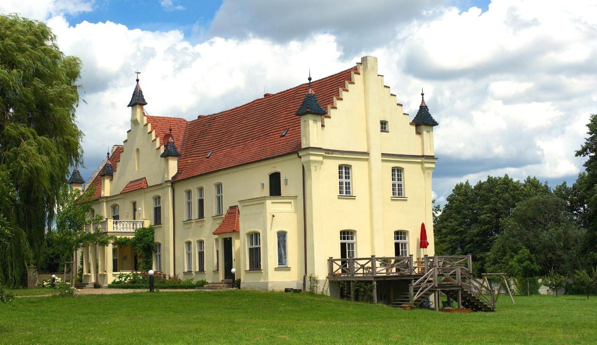 Gutshaus Penzlin Villa Meyenburg  Exterior photo